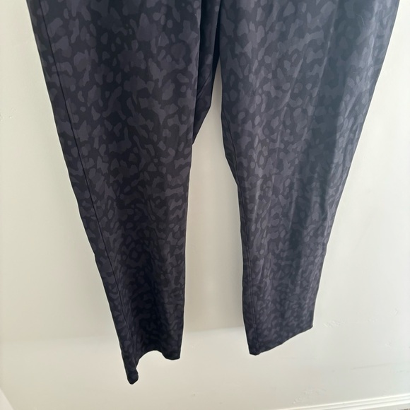 Lululemon On The Fly 7/8 Pant Formation in Camo - Picture 4 of 6